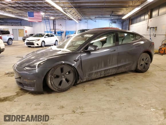 ✅ 2022 Tesla Model 3 Long Range • VIN: 5YJ3E1EB1NF317762 • Лот: 46276945. Опубликован ранее на Copart с пробегом 28 365 миль. Бесплатный доступ к архиву аукционных продаж из США и подробный отчёт об истории автомобиля на DreamBid. Изображение 1.