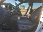 ✅ 2024 Toyota Highlander LE • VIN: 5TDKDRAHXRS539869 • Лот: 92416425. Опубликован ранее на Copart с пробегом 13 707 миль. Бесплатный доступ к архиву аукционных продаж из США и подробный отчёт об истории автомобиля на DreamBid. Изображение 7.