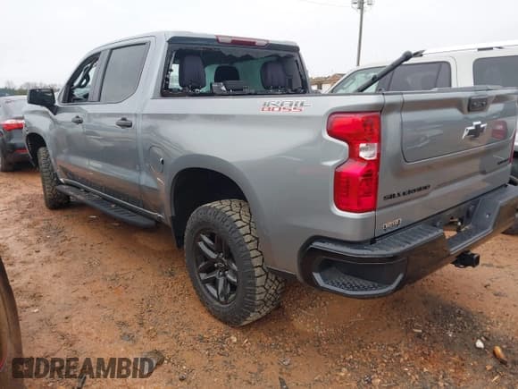 ✅ 2023 Chevrolet Silverado 1500 Custom Trail Boss • VIN: 3GCPDCEK0PG165602 • Lot: 41040300. Wystawiony na IAAI z przebiegiem 16 800 mil. Bezpłatny archiwum sprzedaży aukcyjnych z USA i szczegółowy raport historii pojazdu na DreamBid. Zdjęcie 3.