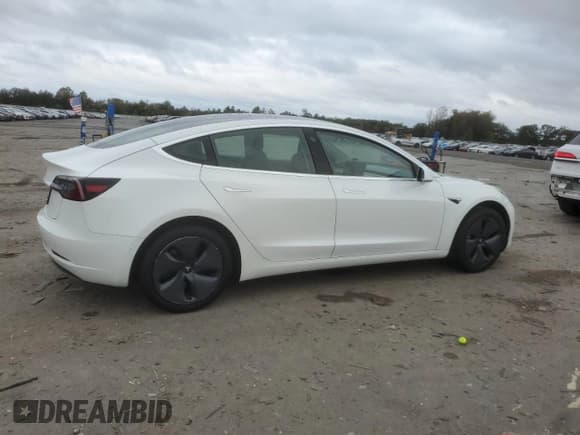 ✅ 2020 Tesla Model 3 Standard Range Plus • VIN: 5YJ3E1EA1LF590625 • Lot: 86332245. Wystawiony na Copart z przebiegiem 156 112 mil. Bezpłatny archiwum sprzedaży aukcyjnych z USA i szczegółowy raport historii pojazdu na DreamBid. Zdjęcie 3.