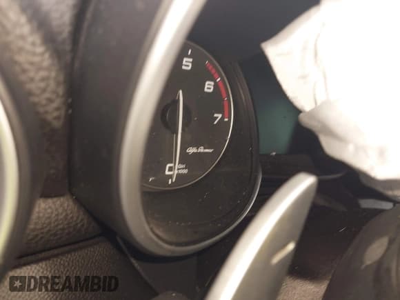 ✅ 2018 Alfa Romeo Giulia Ti Sport • VIN: ZARFAEEN5J7597346 • Лот: 42144332. Опубликован ранее на IAAI с пробегом Не указан. Бесплатный доступ к архиву аукционных продаж из США и подробный отчёт об истории автомобиля на DreamBid. Изображение 7.