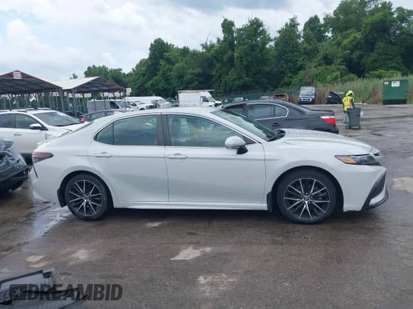 2022 Toyota Camry SE with VIN 4T1G11BK7NU047795, listed as a IAAI auction lot 42636810 with 59,439 mi miles and . Bid and sale history available at DreamBid. Image 13.