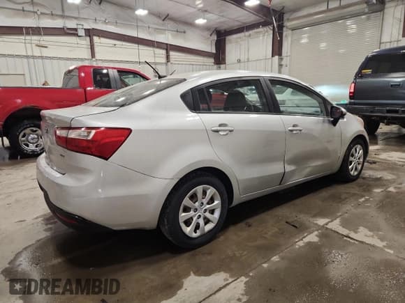 ✅ 2015 Kia Rio LX • VIN: KNADM4A36F6468064 • Лот: 92263125. Опубликован ранее на Copart с пробегом 111 644 миль. Бесплатный доступ к архиву аукционных продаж из США и подробный отчёт об истории автомобиля на DreamBid. Изображение 3.