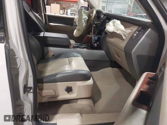 ✅ 2008 Ford Expedition Eddie Bauer • VIN: 1FMFU18518LA80273 • Lot: 41608530. Wystawiony na IAAI z przebiegiem 187 059 mil. Bezpłatny archiwum sprzedaży aukcyjnych z USA i szczegółowy raport historii pojazdu na DreamBid. Zdjęcie 5.