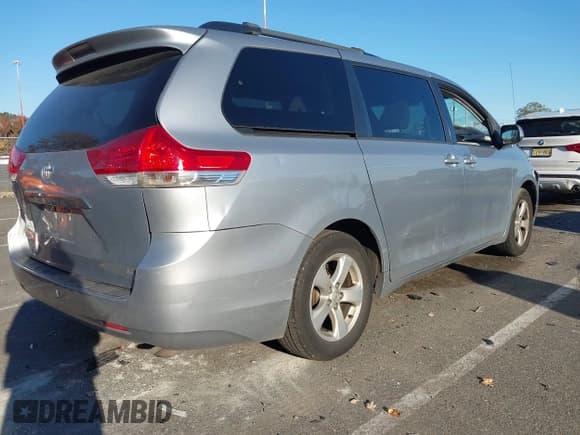 ✅ 2014 Toyota Sienna LE • VIN: 5TDKK3DC4ES470903 • Lot: 43542720. Listed on IAAI with 228,686 mi. Free auction sales archive from the USA and detailed vehicle history report at DreamBid. Image 4.