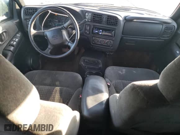 2002 Chevrolet Blazer LS z VIN 1GNDT13W12K144430, wystawiony jako Copart lot #83088284 z przebiegiem 176 393 mil mil oraz Szkoda całkowita • Salvage title. Historia ofert i sprzedaży dostępna na DreamBid. Obrazek 8.