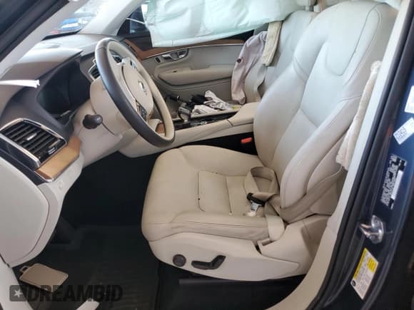 ✅ 2021 Volvo XC90 Momentum • VIN: YV4A22PK0M1724513 • Lot: 70893115. Listed on Copart with 27,658 mi. Free auction sales archive from the USA and detailed vehicle history report at DreamBid. Image 7.