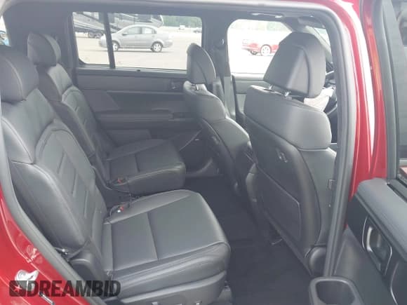 ✅ 2024 Hyundai Santa Fe Calligraphy • VIN: 5NMP5DGL1RH042732 • Lot: 42198918. Listed on IAAI with 2,580 mi. Free auction sales archive from the USA and detailed vehicle history report at DreamBid. Image 8.