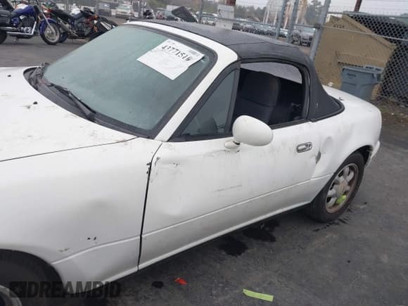 ✅ 1991 Mazda MX-5 Miata Special Edition • VIN: JM1NA3519M1223420 • Лот: 43771510. Опубликован ранее на IAAI с пробегом 138 092 миль. Бесплатный доступ к архиву аукционных продаж из США и подробный отчёт об истории автомобиля на DreamBid. Изображение 14.