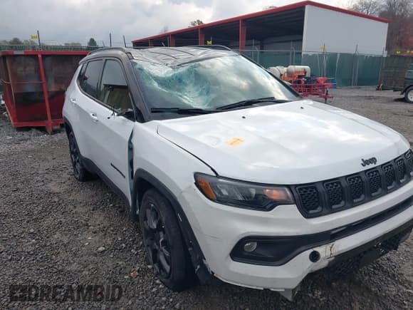 ✅ 2023 Jeep Compass Latitude • VIN: 3C4NJDBN2PT531684 • Lot: 43592365. Wystawiony na IAAI z przebiegiem 19 946 mil. Bezpłatny archiwum sprzedaży aukcyjnych z USA i szczegółowy raport historii pojazdu na DreamBid. Zdjęcie 17.