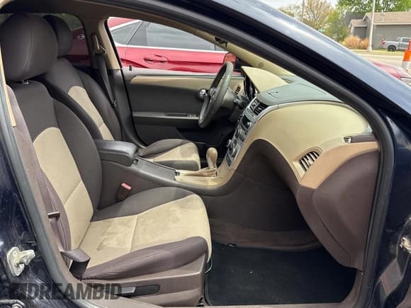 ✅ 2010 Chevrolet Malibu 1LS • VIN: 1G1ZB5EB6AF196056 • Lot: 53687215. Listed on Copart with 130,835 mi. Free auction sales archive from the USA and detailed vehicle history report at DreamBid. Image 5.
