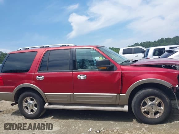 ✅ 2004 Ford Expedition Eddie Bauer • VIN: 1FMEU17W64LA25317 • Lot: 42460523. Listed on IAAI with 266,717 mi. Free auction sales archive from the USA and detailed vehicle history report at DreamBid. Image 13.