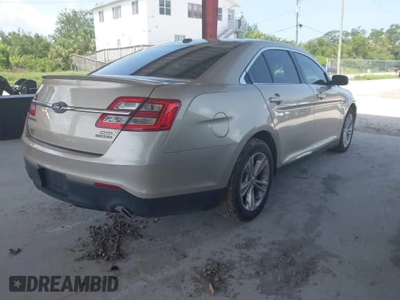 ✅ 2017 Ford Taurus SEL • VIN: 1FAHP2E81HG131858 • Lot: 42464335. Listed on IAAI with 67,556 mi. Free auction sales archive from the USA and detailed vehicle history report at DreamBid. Image 4.