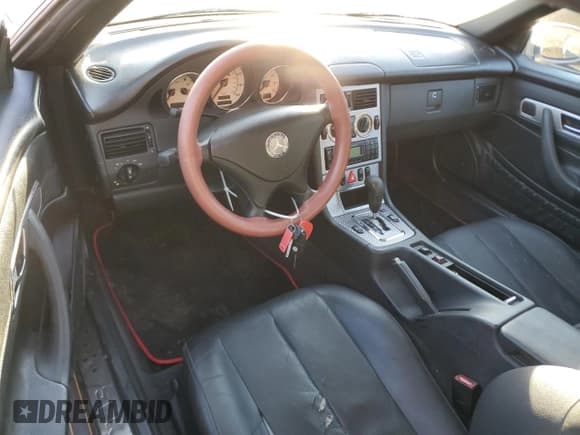 ✅ 2001 Mercedes-Benz SLK 230 Kompressor • VIN: WDBKK49F11F208161 • Лот: 89014555. Опубликован ранее на Copart с пробегом 50 820 миль. Бесплатный доступ к архиву аукционных продаж из США и подробный отчёт об истории автомобиля на DreamBid. Изображение 8.