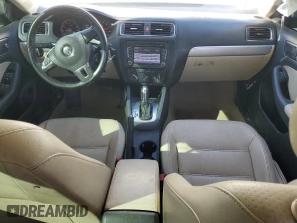 ✅ 2013 Volkswagen Jetta SE • VIN: 3VWDX7AJ7DM447700 • Лот: 87060375. Опубликован ранее на Copart с пробегом 172 378 миль. Бесплатный доступ к архиву аукционных продаж из США и подробный отчёт об истории автомобиля на DreamBid. Изображение 8.