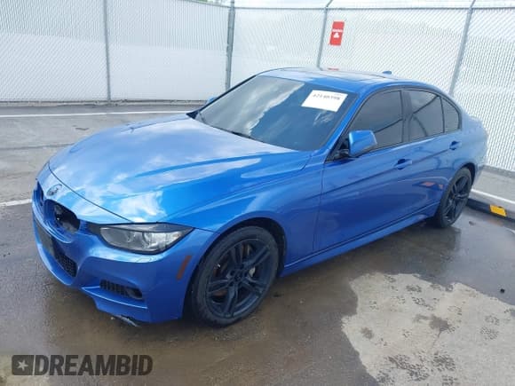 ✅ 2015 BMW 3 Series 328i xDrive • VIN: WBA3B3C57FJ985025 • Lot: 42140398. Wystawiony na IAAI z przebiegiem 134 643 mil. Bezpłatny archiwum sprzedaży aukcyjnych z USA i szczegółowy raport historii pojazdu na DreamBid. Zdjęcie 2.