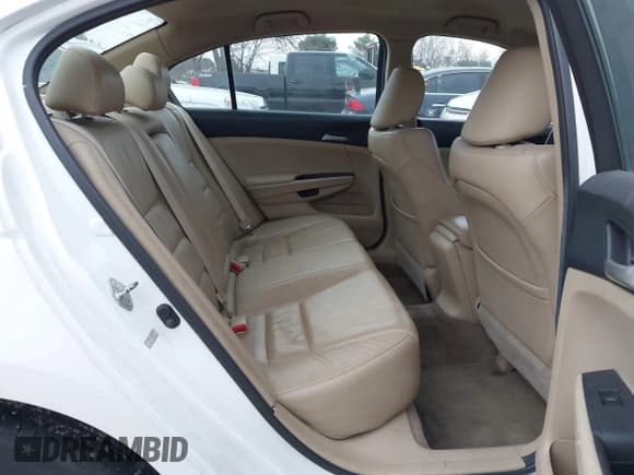 ✅ 2011 Honda Accord SE • VIN: 1HGCP2F60BA096775 • Lot: 43773829. Wystawiony na IAAI z przebiegiem 304 200 mil. Bezpłatny archiwum sprzedaży aukcyjnych z USA i szczegółowy raport historii pojazdu na DreamBid. Zdjęcie 8.