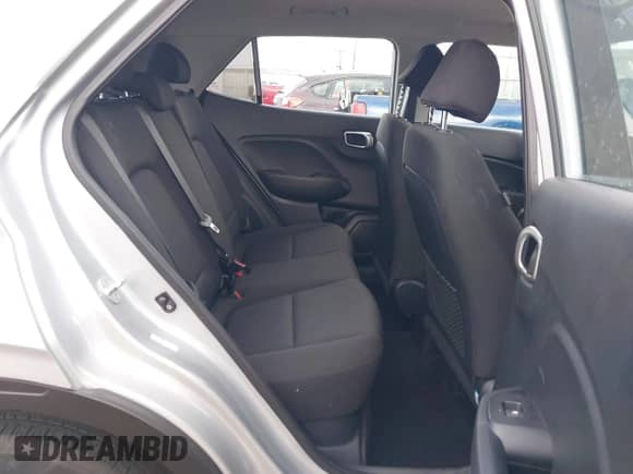 2021 Hyundai Venue SE z VIN KMHRB8A3XMU100531, wystawiony jako IAAI lot #41777510 z przebiegiem 34 557 mil mil oraz . Historia ofert i sprzedaży dostępna na DreamBid. Obrazek 8.