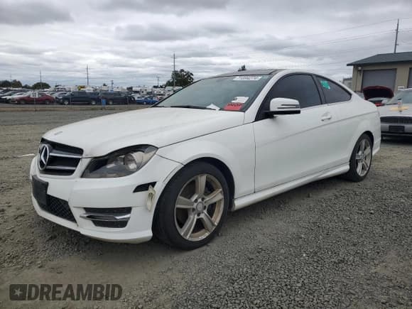 ✅ 2015 Mercedes-Benz C 250 • VIN: WDDGJ4HB6FG367998 • Лот: 71894274. Опубликован ранее на Copart с пробегом 94 330 миль. Бесплатный доступ к архиву аукционных продаж из США и подробный отчёт об истории автомобиля на DreamBid. Изображение 1.