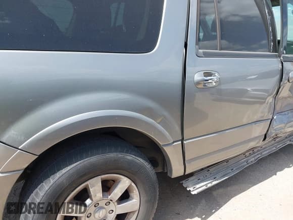 ✅ 2009 Ford Expedition Max SSV • VIN: 1FMFK155X9LA03932 • Lot: 42770594. Wystawiony na IAAI z przebiegiem 151 968 mil. Bezpłatny archiwum sprzedaży aukcyjnych z USA i szczegółowy raport historii pojazdu na DreamBid. Zdjęcie 13.