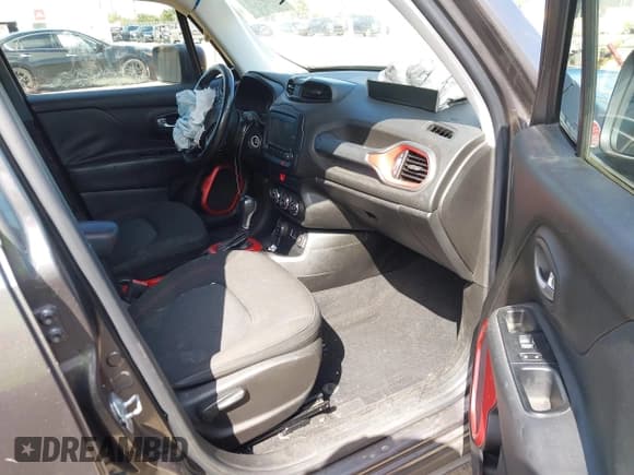 ✅ 2016 Jeep Renegade Trailhawk • VIN: ZACCJBCT6GPC64436 • Lot: 43205644. Wystawiony na IAAI z przebiegiem 88 186 mil. Bezpłatny archiwum sprzedaży aukcyjnych z USA i szczegółowy raport historii pojazdu na DreamBid. Zdjęcie 5.