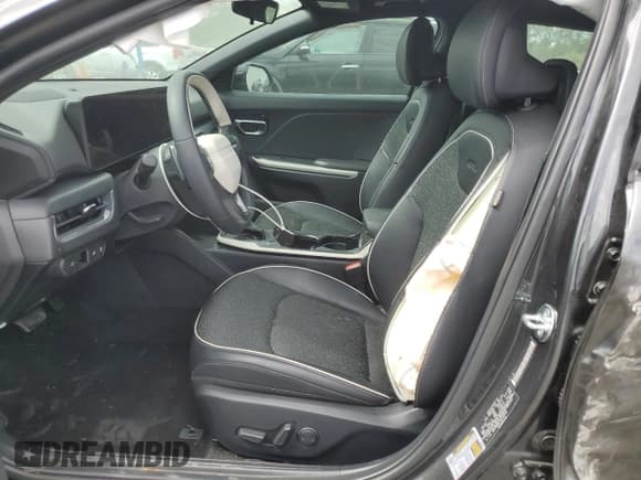 ✅ 2025 Kia K4 GT-Line • VIN: 3KPFW4DE7SE127215 • Lot: 85348685. Wystawiony na Copart z przebiegiem 5 032 mil. Bezpłatny archiwum sprzedaży aukcyjnych z USA i szczegółowy raport historii pojazdu na DreamBid. Zdjęcie 7.