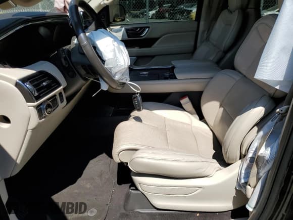 ✅ 2019 Lincoln Navigator Reserve • VIN: 5LMJJ2LT9KEL11783 • Лот: 55798264. Опубликован ранее на Copart с пробегом 61 350 миль. Бесплатный доступ к архиву аукционных продаж из США и подробный отчёт об истории автомобиля на DreamBid. Изображение 7.