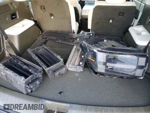 ✅ 2024 Hyundai Santa Fe Calligraphy • VIN: 5NMP54GL6RH061406 • Lot: 86195335. Listed on Copart with 11,620 mi. Free auction sales archive from the USA and detailed vehicle history report at DreamBid. Image 13.