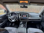 ✅ 2014 Toyota Highlander LE Plus • VIN: 5TDBKRFH3ES024317 • Lot: 95891355. Wystawiony na Copart z przebiegiem 177 932 mil. Bezpłatny archiwum sprzedaży aukcyjnych z USA i szczegółowy raport historii pojazdu na DreamBid. Zdjęcie 9.