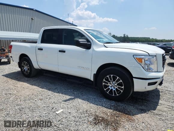 ✅ 2022 Nissan Titan S • VIN: 1N6AA1EC1NN107530 • Lot: 64190975. Wystawiony na Copart z przebiegiem 44 873 mil. Bezpłatny archiwum sprzedaży aukcyjnych z USA i szczegółowy raport historii pojazdu na DreamBid. Zdjęcie 4.
