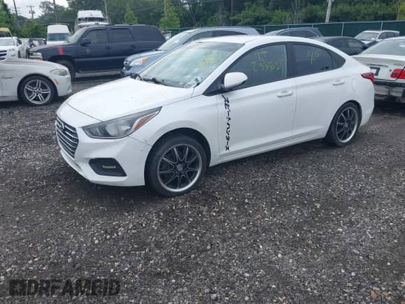 ✅ 2019 Hyundai Accent SE • VIN: 3KPC24A30KE080661 • Lot: 42998270. Listed on IAAI with 9,999,999 mi miles. Access the free auction sales archive from the USA and view a detailed vehicle history report at DreamBid. Image 16.