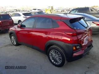 ✅ 2021 Hyundai Kona SEL • VIN: KM8K22AAXMU689111 • Лот: 42703654. Опубликован ранее на Copart с пробегом 43 272 миль. Бесплатный доступ к архиву аукционных продаж из США и подробный отчёт об истории автомобиля на DreamBid. Изображение 2.