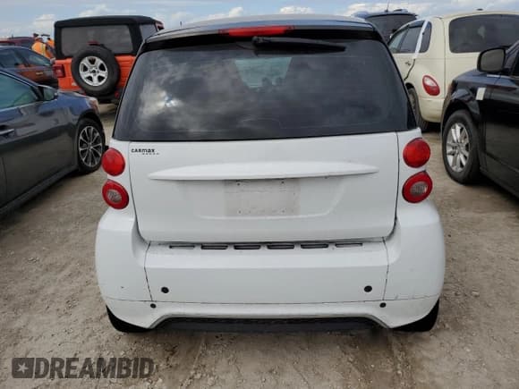 ✅ 2013 Smart fortwo Pure • VIN: WMEEJ3BA3DK649796 • Lot: 75279404. Wystawiony na Copart z przebiegiem Nie podano. Bezpłatny archiwum sprzedaży aukcyjnych z USA i szczegółowy raport historii pojazdu na DreamBid. Zdjęcie 6.