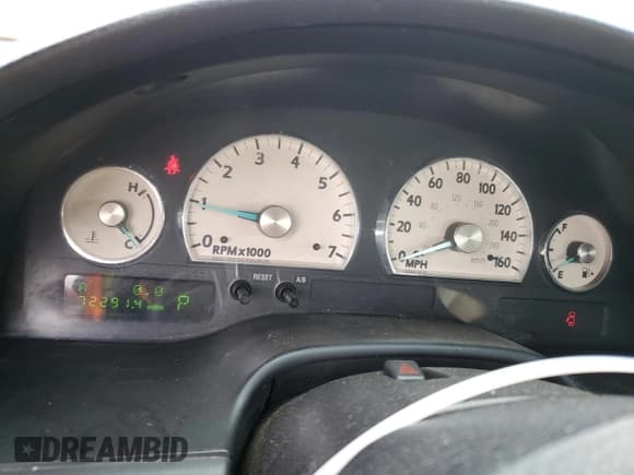 ✅ 2004 Ford Thunderbird Deluxe • VIN: 1FAHP60A84Y106512 • Lot: 84985615. Wystawiony na Copart z przebiegiem 72 291 mil. Bezpłatny archiwum sprzedaży aukcyjnych z USA i szczegółowy raport historii pojazdu na DreamBid. Zdjęcie 9.