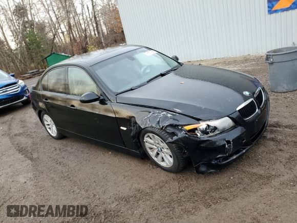 2006 BMW 3 Series 325i z VIN WBAVB13556KR56078, wystawiony jako Copart lot #78587984 z przebiegiem 165 240 mil mil oraz Czysty tytuł • Clean title. Historia ofert i sprzedaży dostępna na DreamBid. Obrazek 4.