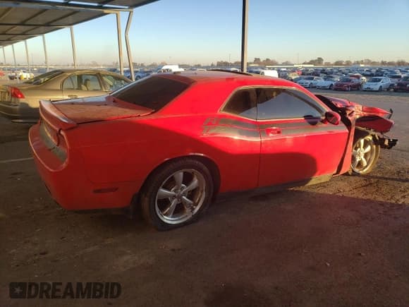 ✅ 2010 Dodge Challenger R/T Classic • VIN: 2B3CJ5DTXAH111536 • Lot: 84242134. Wystawiony na Copart z przebiegiem Nie podano. Bezpłatny archiwum sprzedaży aukcyjnych z USA i szczegółowy raport historii pojazdu na DreamBid. Zdjęcie 3.