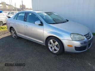 ✅ 2008 Volkswagen Jetta SE • VIN: 3VWRZ71K58M066748 • Lot: 41734613. Wystawiony na IAAI z przebiegiem 228 921 mil. Bezpłatny archiwum sprzedaży aukcyjnych z USA i szczegółowy raport historii pojazdu na DreamBid. Zdjęcie 1.