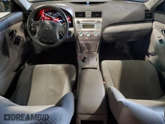 ✅ 2009 Toyota Camry LE • VIN: 4T4BE46K59R070417 • Lot: 82686705. Wystawiony na Copart z przebiegiem 198 278 mil. Bezpłatny archiwum sprzedaży aukcyjnych z USA i szczegółowy raport historii pojazdu na DreamBid. Zdjęcie 8.