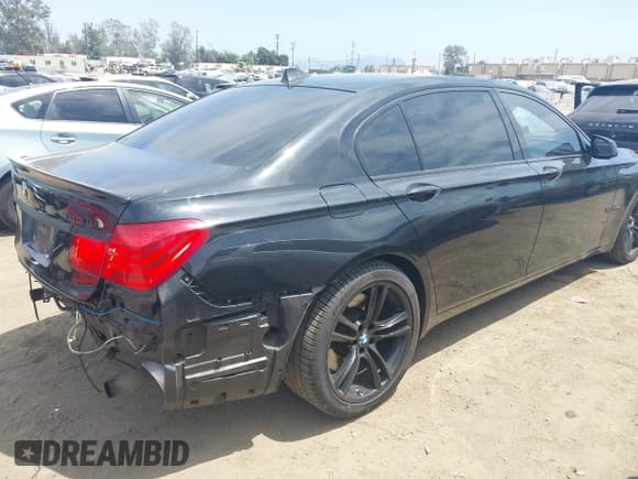 ✅ 2011 BMW 7 Series 750Li • VIN: WBAKB8C56BCY65806 • Лот: 42283560. Опубликован ранее на IAAI с пробегом 100 893 миль. Бесплатный доступ к архиву аукционных продаж из США и подробный отчёт об истории автомобиля на DreamBid. Изображение 4.