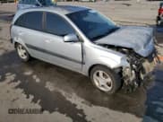 ✅ 2006 Kia Rio SX • VIN: KNADE163466095756 • Лот: 80091425. Опубликован ранее на Copart с пробегом 99 289 миль. Бесплатный доступ к архиву аукционных продаж из США и подробный отчёт об истории автомобиля на DreamBid. Изображение 4.