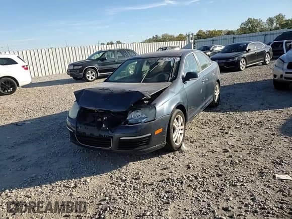 ✅ 2007 Volkswagen Jetta 2.5 • VIN: 3VWSF71K17M011108 • Лот: 82521135. Опубликован ранее на Copart с пробегом 234 945 миль. Бесплатный доступ к архиву аукционных продаж из США и подробный отчёт об истории автомобиля на DreamBid. Изображение 13.