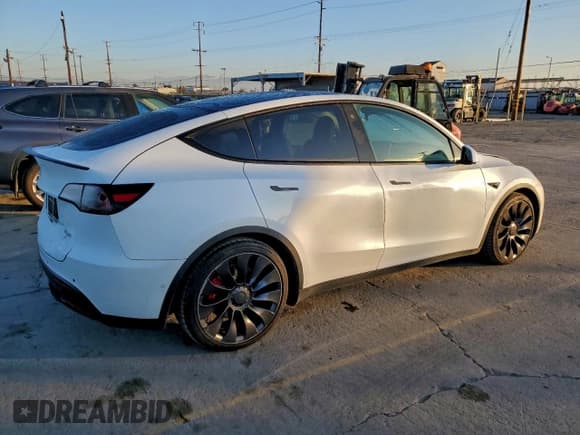 ✅ 2022 Tesla Model Y Performance • VIN: 7SAYGDEF9NF465682 • Lot: 96614035. Wystawiony na Copart z przebiegiem 52 423 mil. Bezpłatny archiwum sprzedaży aukcyjnych z USA i szczegółowy raport historii pojazdu na DreamBid. Zdjęcie 3.