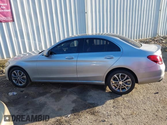 ✅ 2016 Mercedes-Benz C 300 • VIN: 55SWF4KB5GU105108 • Lot: 43705564. Wystawiony na IAAI z przebiegiem 206 994 mil. Bezpłatny archiwum sprzedaży aukcyjnych z USA i szczegółowy raport historii pojazdu na DreamBid. Zdjęcie 14.