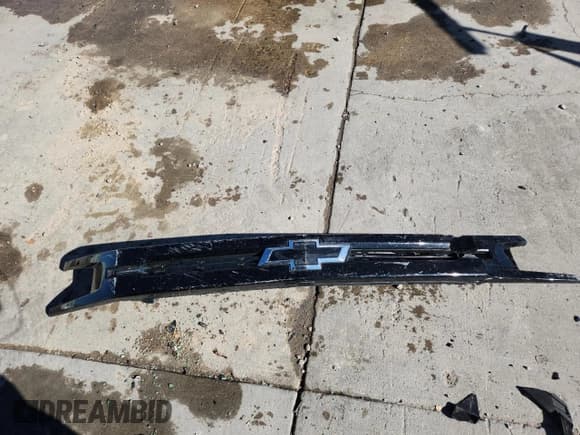 ✅ 2020 Chevrolet Silverado 1500 RST • VIN: 3GCUYEED7LG114208 • Lot: 85761795. Listed on Copart with 84,666 mi. Free auction sales archive from the USA and detailed vehicle history report at DreamBid. Image 12.