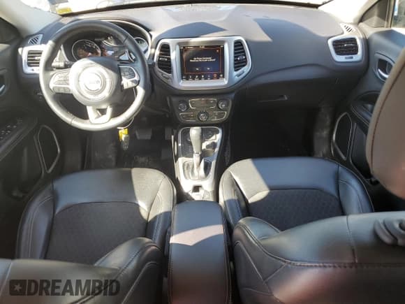 ✅ 2018 Jeep Compass Latitude • VIN: 3C4NJDBB6JT450779 • Lot: 82527675. Listed on Copart with 40,343 mi. Free auction sales archive from the USA and detailed vehicle history report at DreamBid. Image 8.