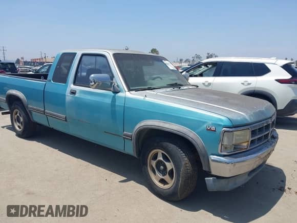1995 Dodge Dakota z VIN 1B7GL23Y9SW925105, wystawiony jako IAAI lot #42460138 z przebiegiem 125 389 mil mil oraz . Historia ofert i sprzedaży dostępna na DreamBid. Obrazek 1.