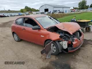 2009 Hyundai Accent Auto GS z VIN KMHCM36CX9U131345, wystawiony jako Copart lot #74927154 z przebiegiem 113 022 mil mil oraz Szkoda całkowita • Salvage title. Historia ofert i sprzedaży dostępna na DreamBid. Obrazek 4.