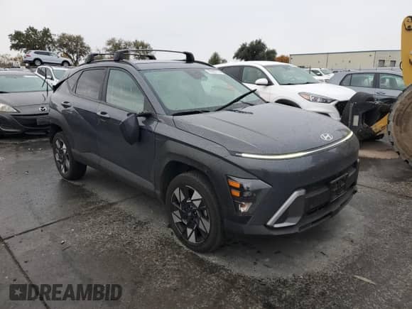2024 Hyundai Kona SEL с VIN KM8HBCAB2RU041021, выставлен на аукционе Copart как лот 81607774 с пробегом 36 538 миль миль и Списание • Salvage title. История ставок и продаж доступна на DreamBid. Изображение 4.