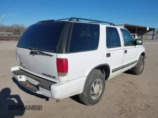 ✅ 2001 Chevrolet Blazer LT • VIN: 1GNDT13W012147527 • Lot: 41696302. Wystawiony na IAAI z przebiegiem 275 092 mil. Bezpłatny archiwum sprzedaży aukcyjnych z USA i szczegółowy raport historii pojazdu na DreamBid. Zdjęcie 4.