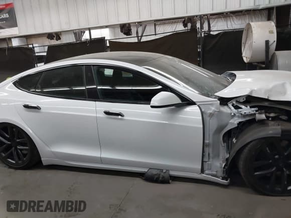 ✅ 2022 Tesla Model S • VIN: 5YJSA1E54NF490712 • Лот: 42980268. Опубликован ранее на IAAI с пробегом 34 222 миль. Бесплатный доступ к архиву аукционных продаж из США и подробный отчёт об истории автомобиля на DreamBid. Изображение 14.